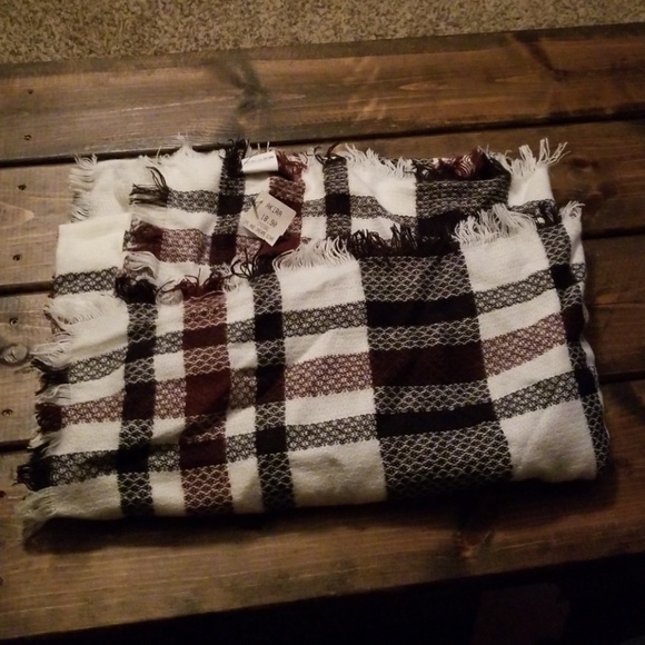 AKIRA Accessories - NWT  AKIRA blanket scraft